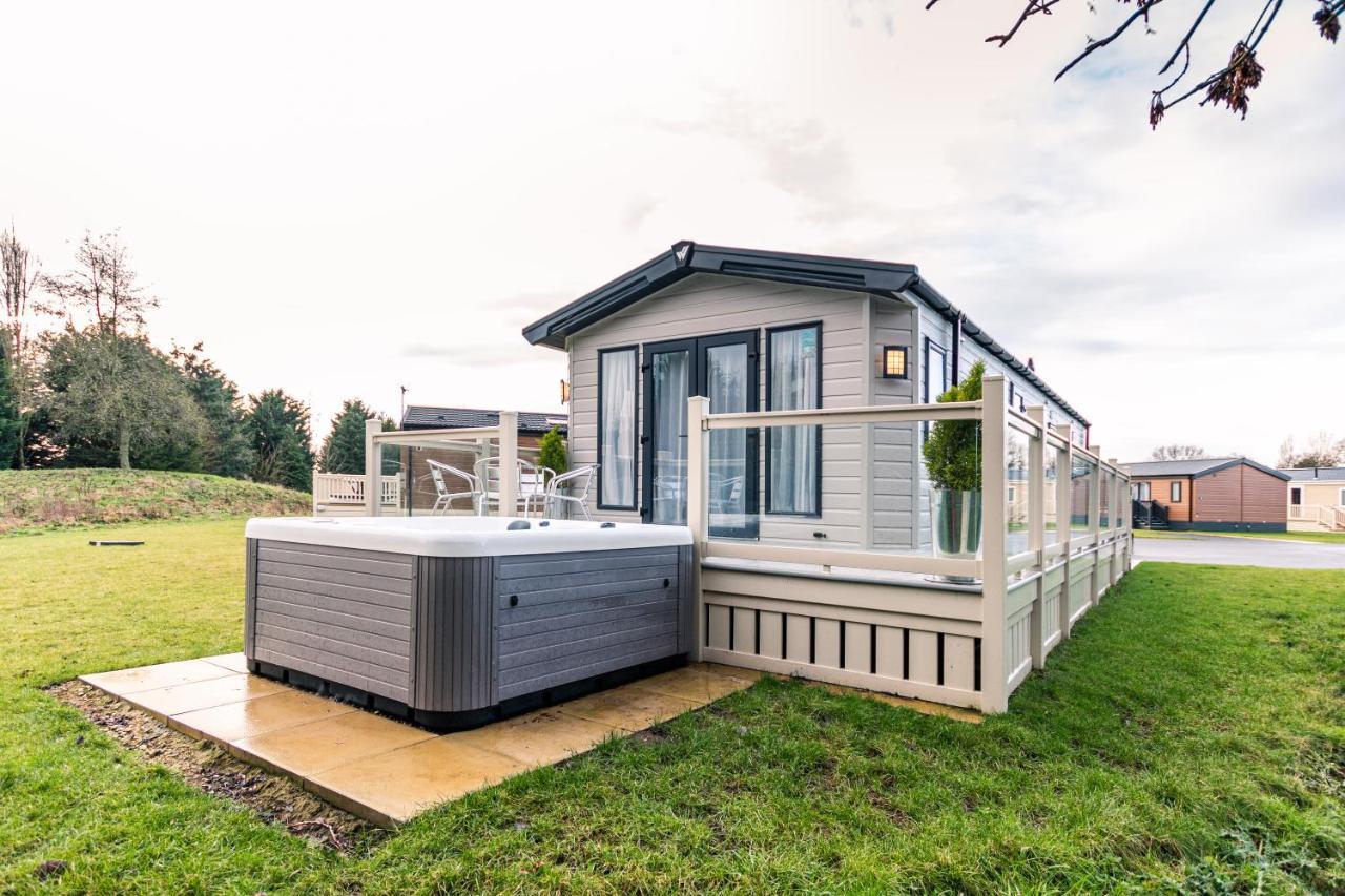 Hidden Jewel With Hot Tub Lodge York